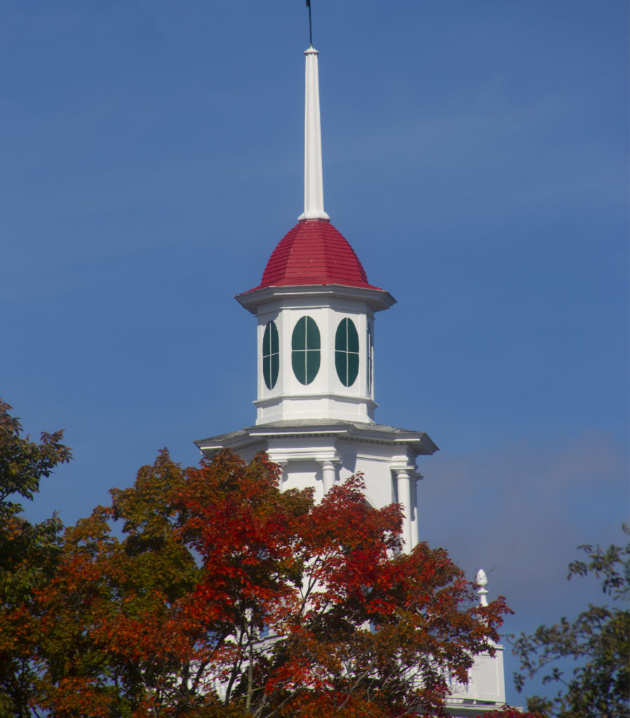 לבלוג צריח כנסייה אדום