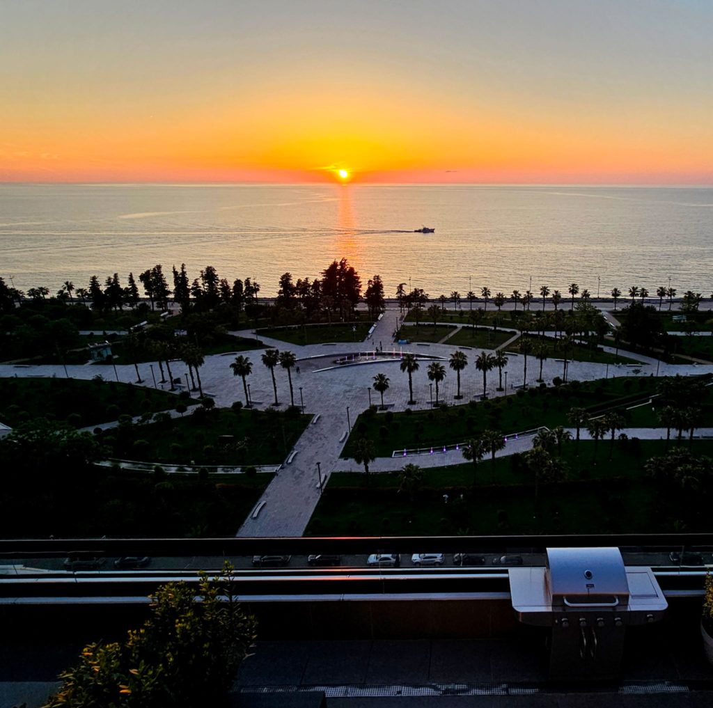 בטומי שקיעה